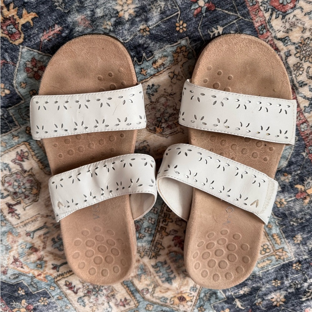 Vionic Randi White Leather Sandal - size 8